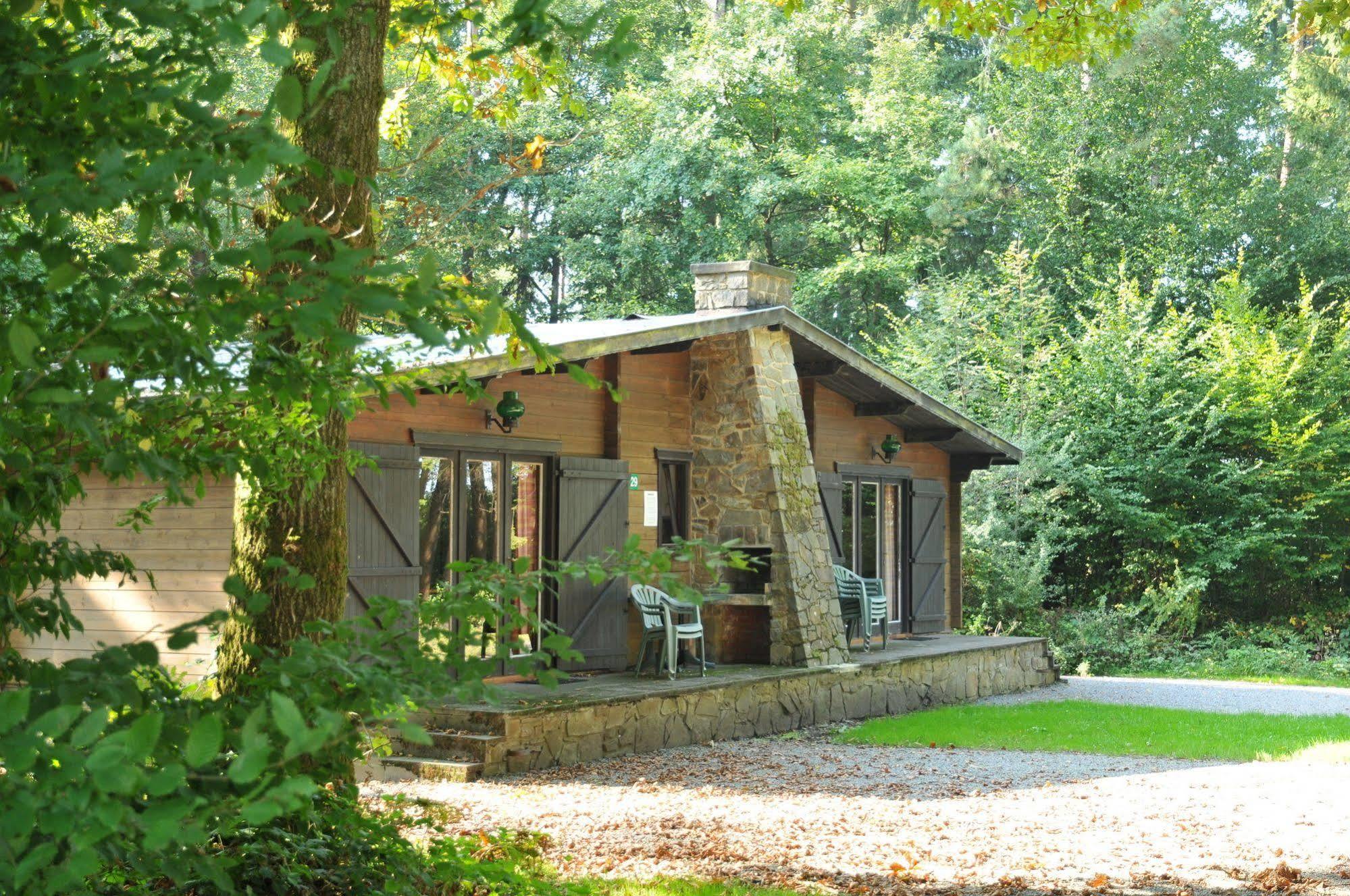 Village De Vacances De Vencimont Vonêche Exterior foto