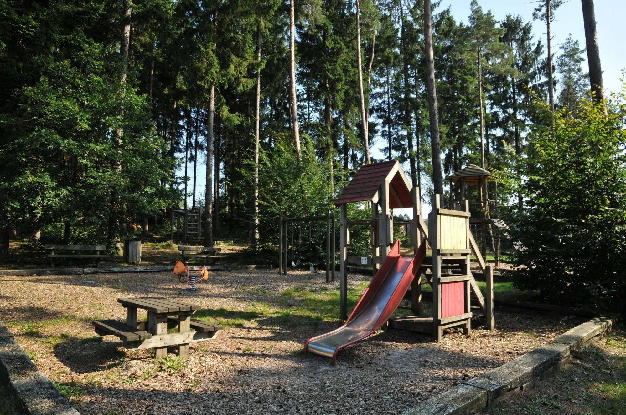 Village De Vacances De Vencimont Vonêche Exterior foto